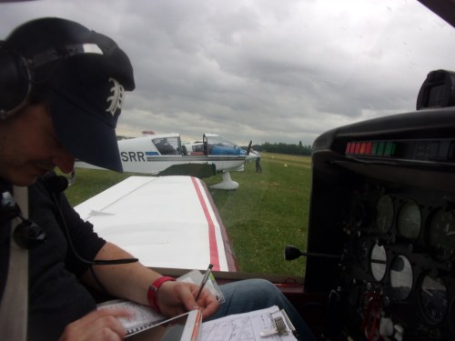 Our commandan de bord, Raphael preparing the next flight.