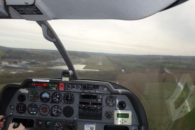 Final approach to Auch (LFDH).